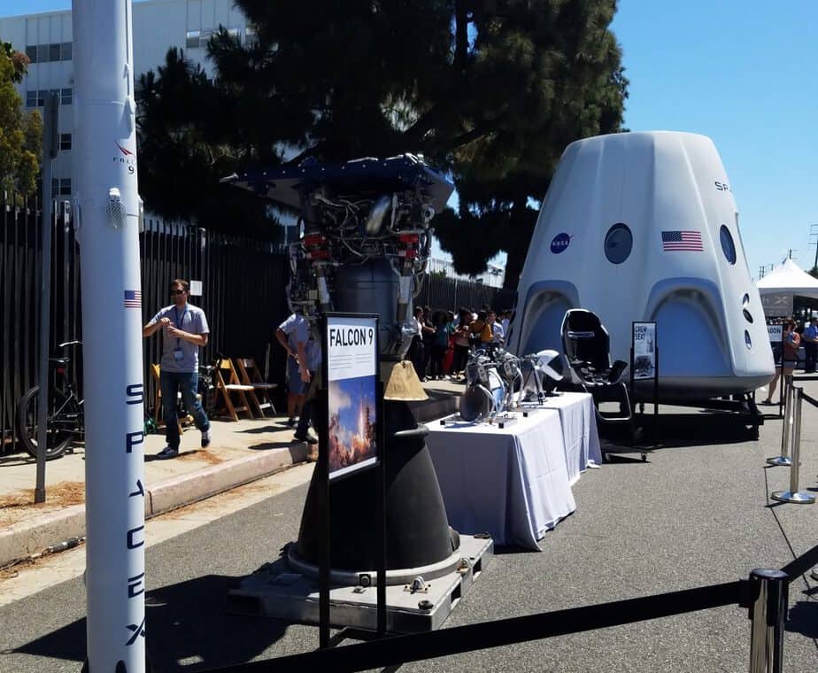 Hyperloop SpaceX Dragon