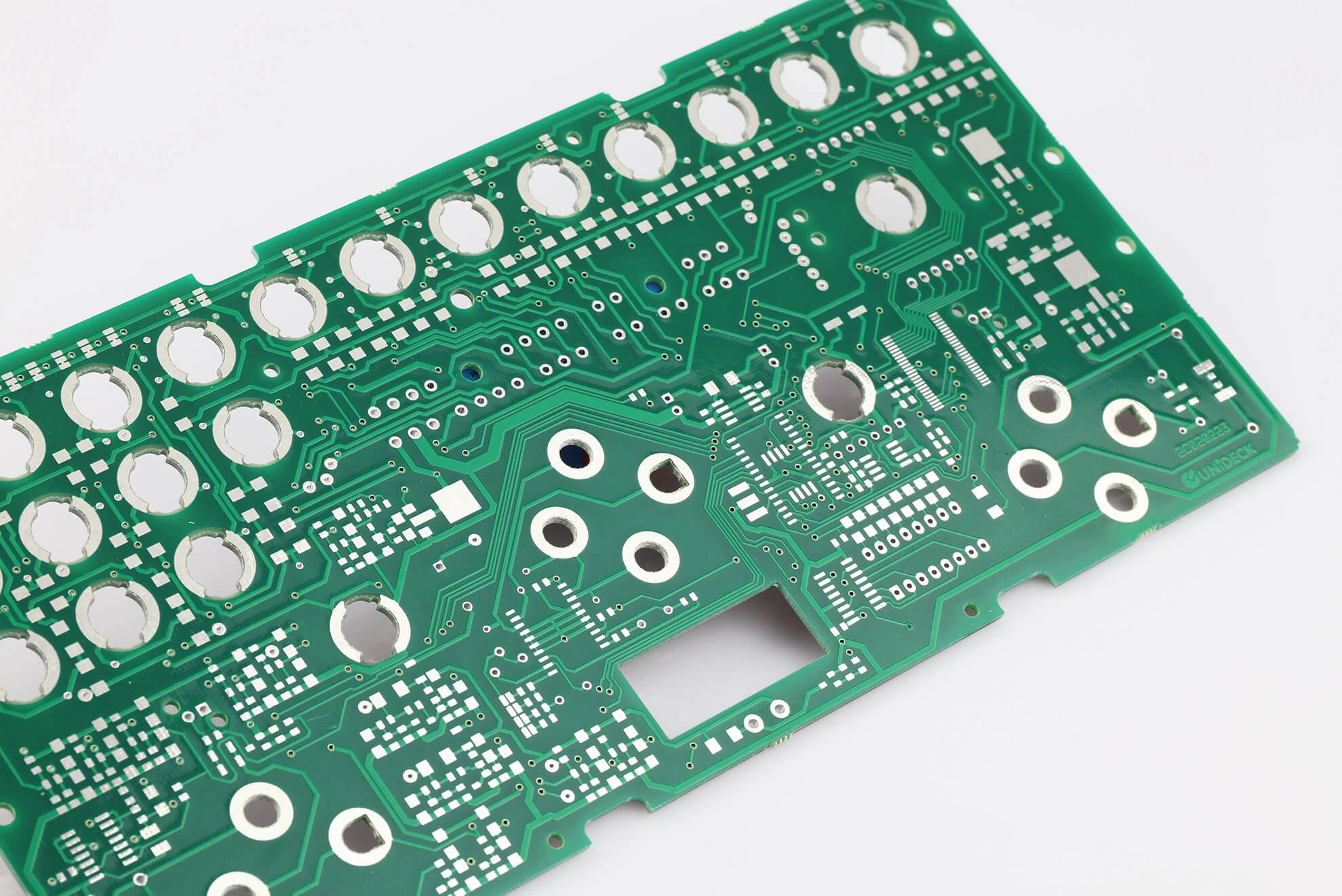 white-tin-surface-finish-on-a-PCB.webp