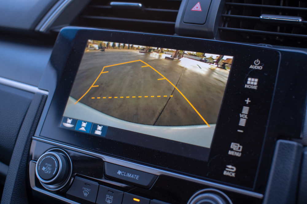 video-boards-in-reverse-camera-of-car.jpg