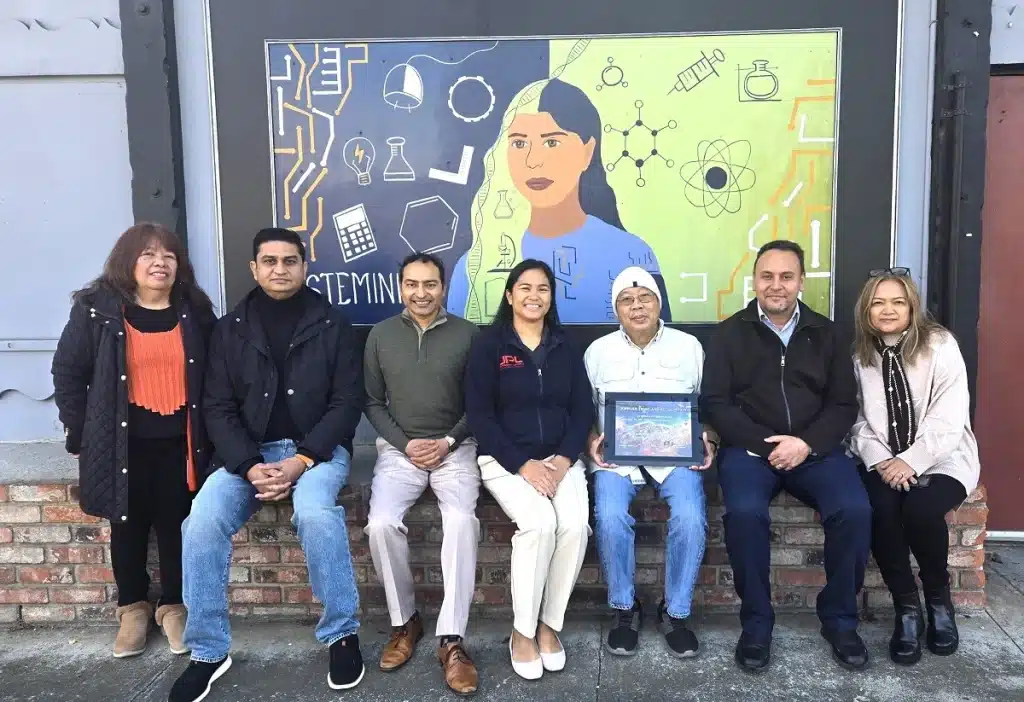 Sierra Circuits team receiving JPL STAR award.webp